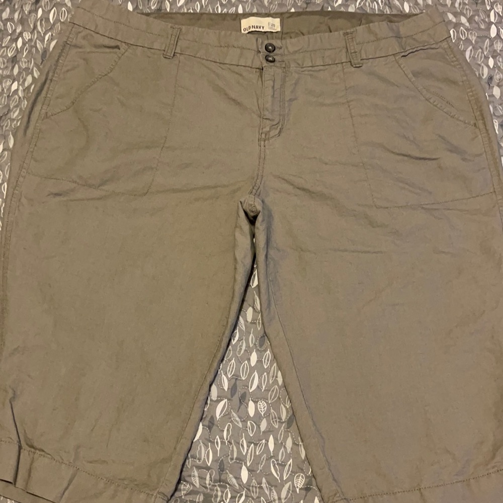 Old Navy Cropped Pants!